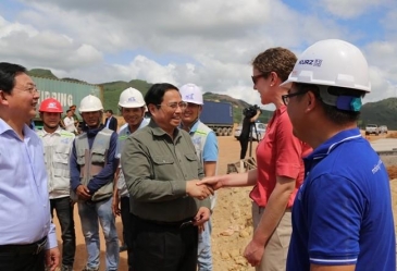 Thủ tướng Chính phủ Phạm Minh Chính thăm hỏi công ty Kurz Việt Nam